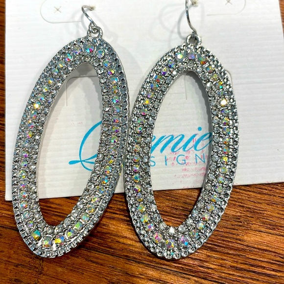 Earrings-front facing oval hoop. Rubber backstop. - Picture 1 of 2